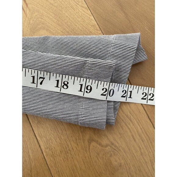Dockers Petites Mid Rise Curvy Women's Striped Capri Pants Pockets Size 12P - Picture 3 of 6